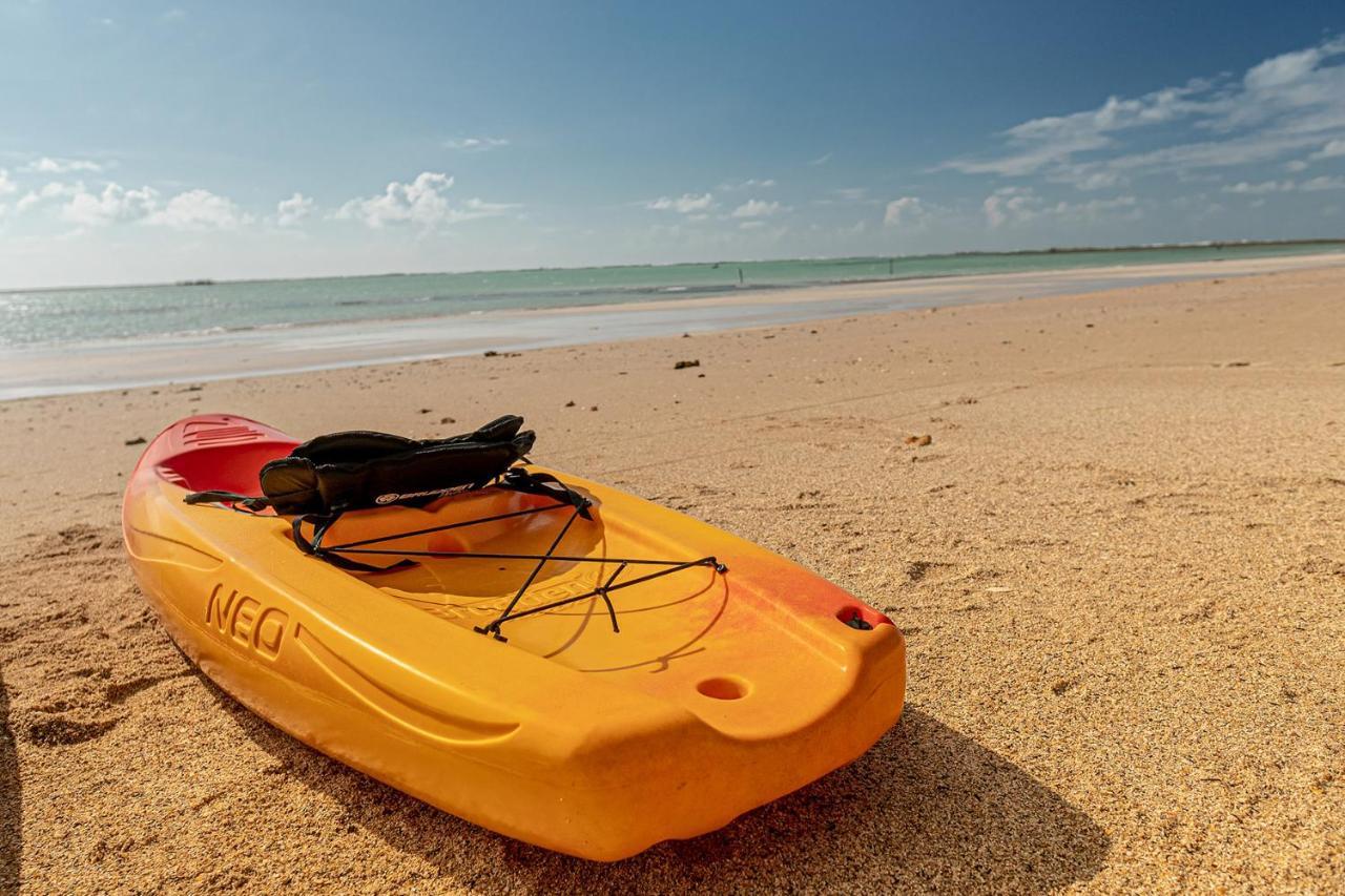 Ipioca Beach Resort Maceio Exterior foto A sit-on-top kayak