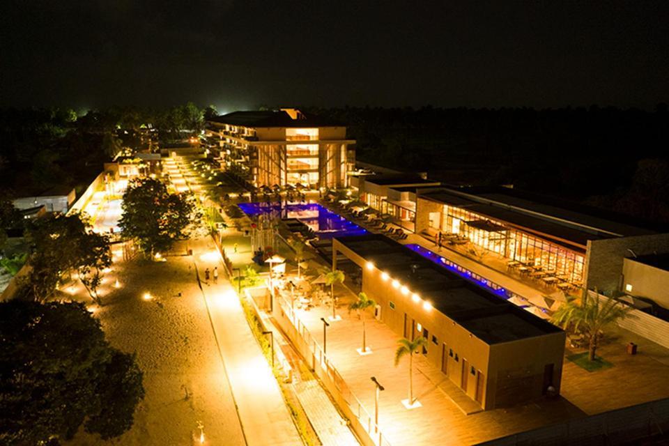 Ipioca Beach Resort Maceio Exterior foto The resort at night